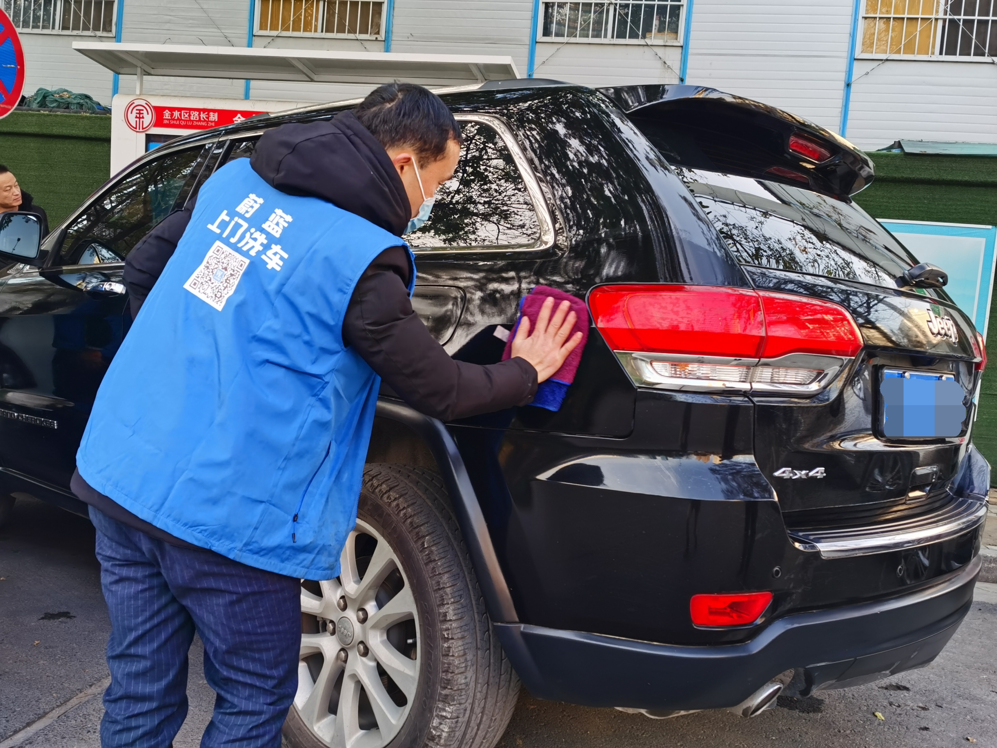 蔚藍(lán)車(chē)服，上門(mén)洗車(chē)爭(zhēng)做業(yè)界口碑領(lǐng)導(dǎo)者！